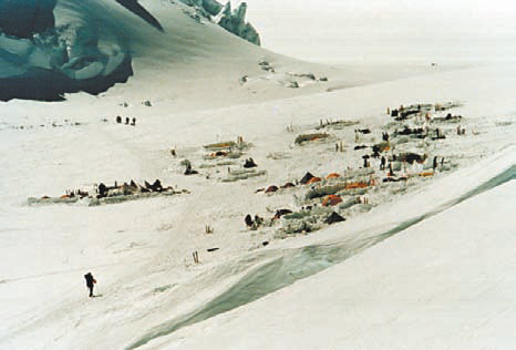 Гора Мак-Кинли Аляска, Базовый лагерь (2200 м) Гора Мак-Кинли Аляска, Базовый лагерь (2200 м)