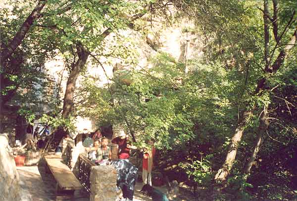 Вход в Красную пещеру, Крым
