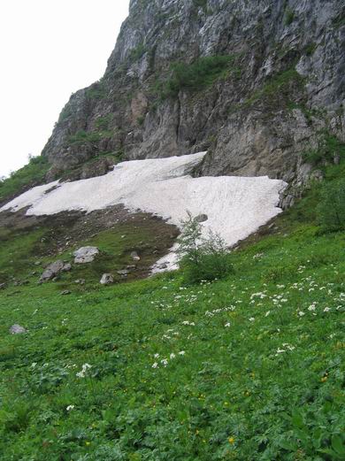 Снежник в горах, маршрут 30