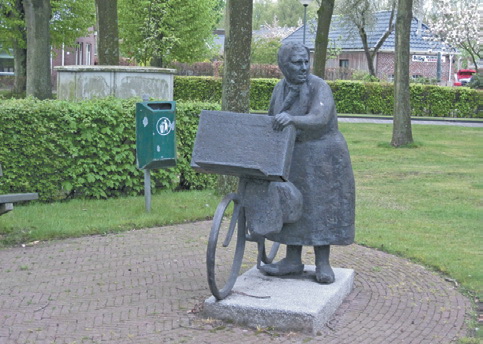 В Голландии принято ставить памятники известным людям населённых пунктов