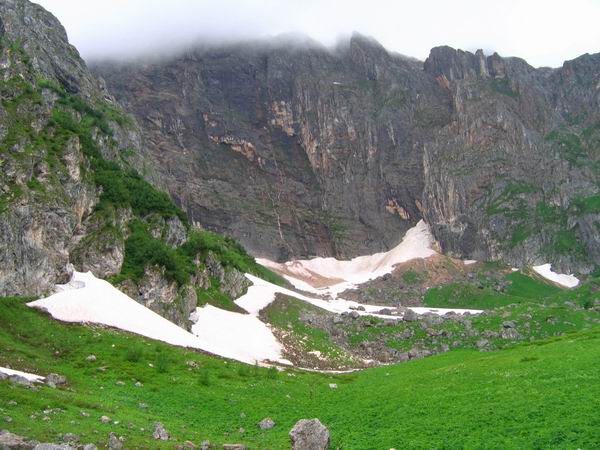 Горы на маршруте 30 через горы к морю