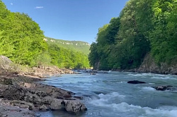 Река Белая в Адыгее при впадинии реки Руфабго